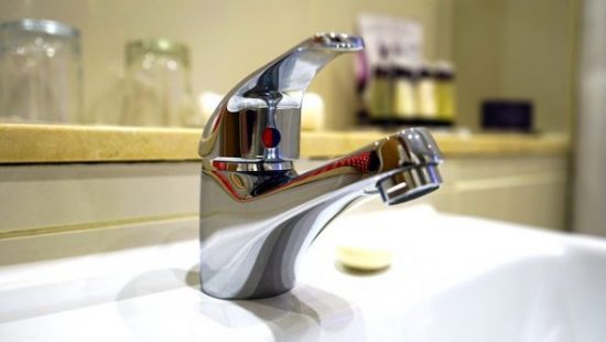 客用の手洗設備はトイレの手洗器と共用でよいか？ | バー開業手続き.com